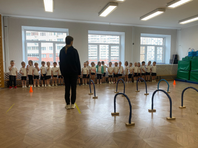 Дети занимаются ФК Дети занимаются ФК.
